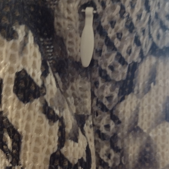 Latin Quarter dress ptp 21" - Picture 5 of 7